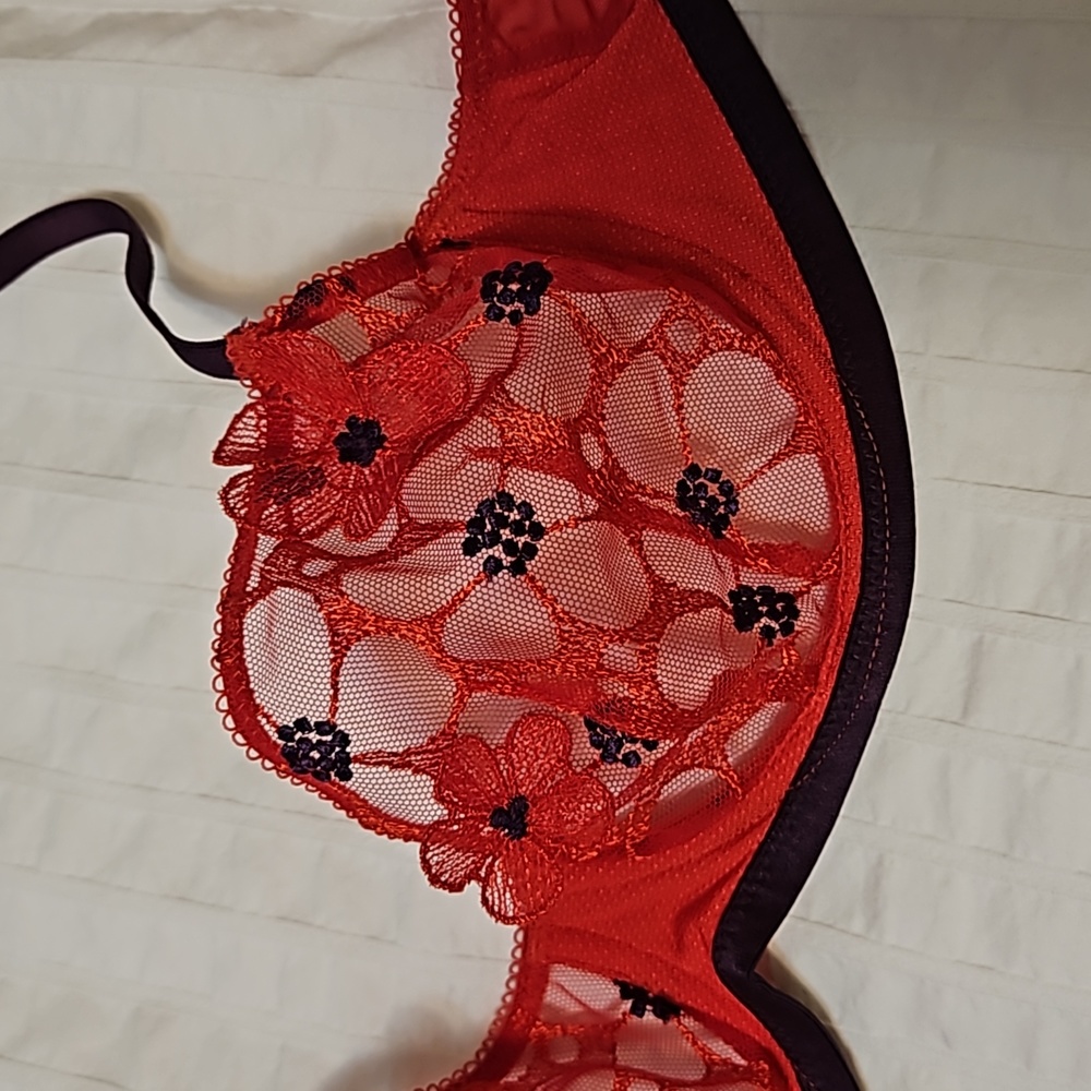 Bra and thong panty set - Picture 7 of 8